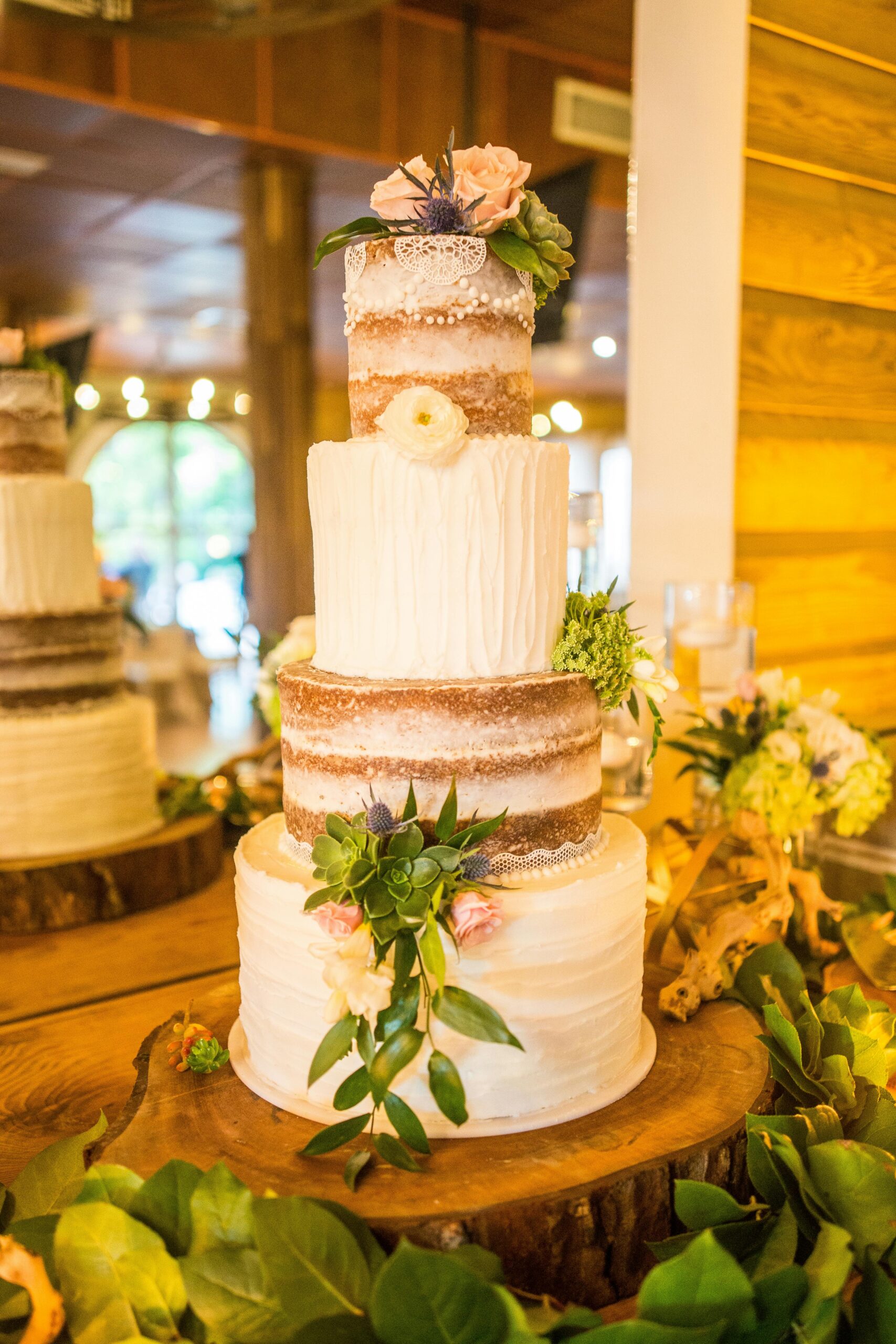 pexels-caleboquendo-3038302